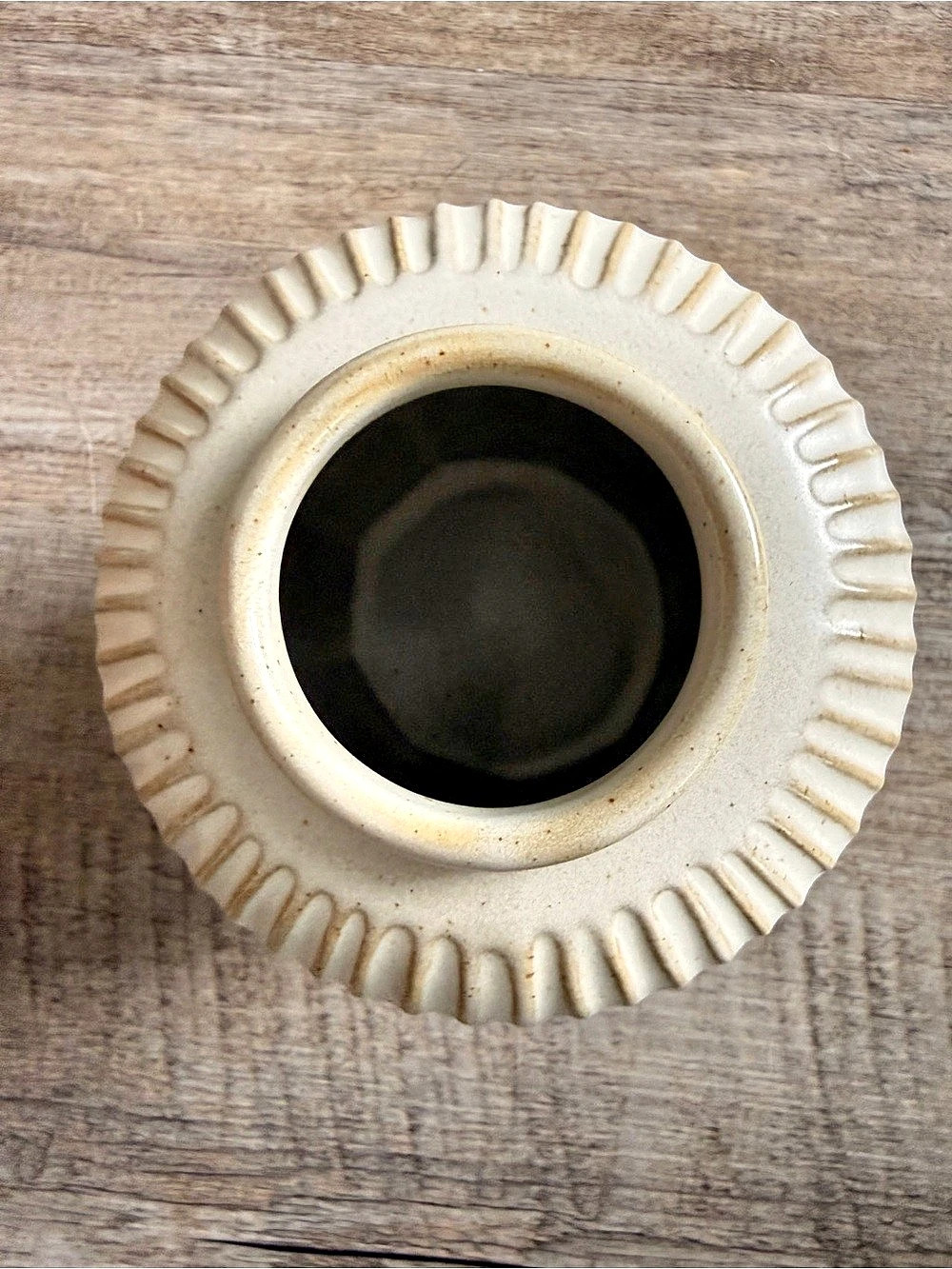 Ceramic Vase in Cream - Picture 2 of 3
